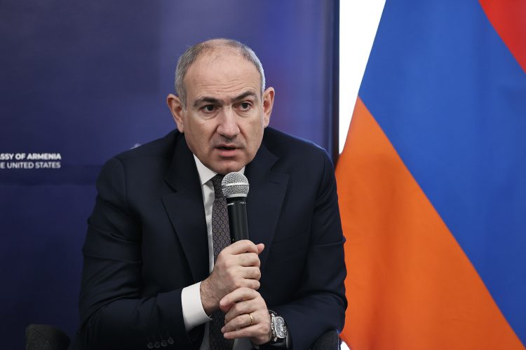 Пашинян: Армении необходимо преодолеть негатив со стороны соседей и избавиться от образа мученика