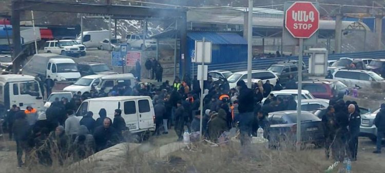 ЗММК: часть сотрудников комбината протестуют из-за выравнивания зарплат