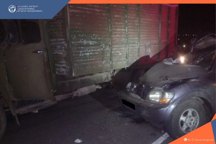 Երևան-Գյումրի ավտոճանապարհին բեռնատարների բախման հետևանքով կան վիրավորներ, այդ թվում՝ անչափահաս