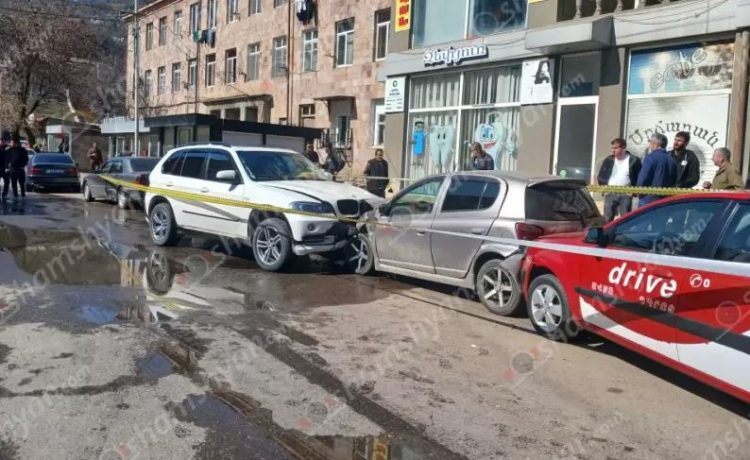 Կապանում բախվել է 6 ավտոմեքենա. կա տուժած