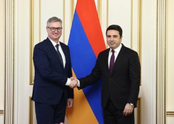 Ալեն Սիմոնյանն ու Օնդրժեյ Բենեշիկը քննարկել են Բաքվում պահվող հայերի հայրենադարձությանը վերաբերող հարցեր
