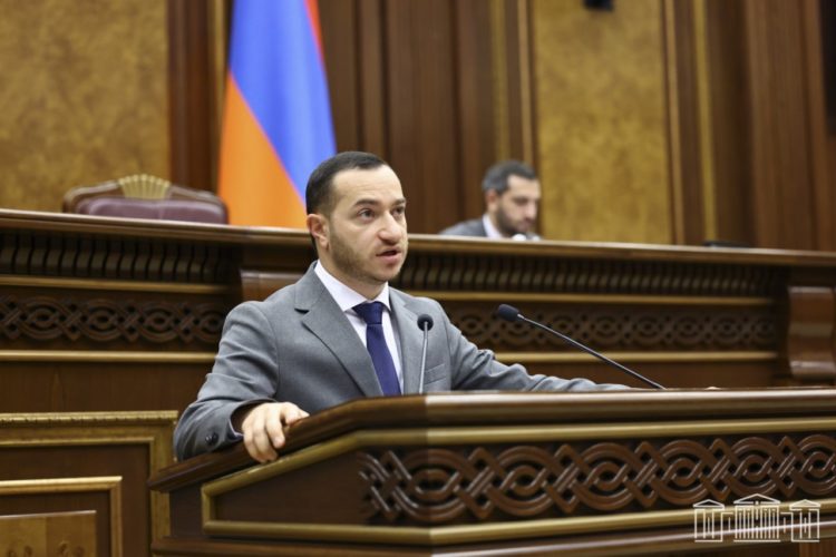 Мхитар Айрапетян: спутники не могут зафиксировать обстрелы на границе