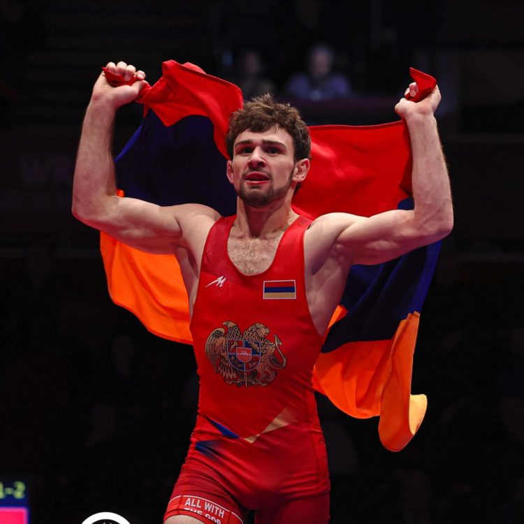 Арсен Арутюнян вышел в финал чемпионата Европы по вольной борьбе