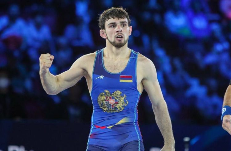Арсен Арутюнян вышел в финал чемпионата Европы по вольной борьбе