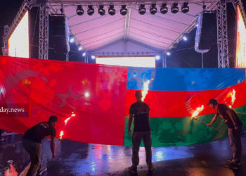 Հանրապետության հրապարակում այրել են Ադրբեջանի, Թուրքիայի դրոշները և վառել Ջահերթի ջահերը