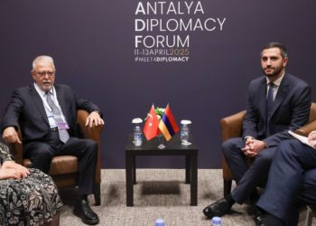 «Լավ քննարկում ենք ունեցել»․ Անթալիայում հանդիպել են Ռուբեն Ռուբինյանն ու Սերդար Քըլըչը