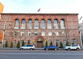 Շենգավիթի թաղապետարանում հատուկ օպերացիայից հետո 2 պաշտոնյայի տեղափոխել են ԱԱԾ. ԶԼՄ