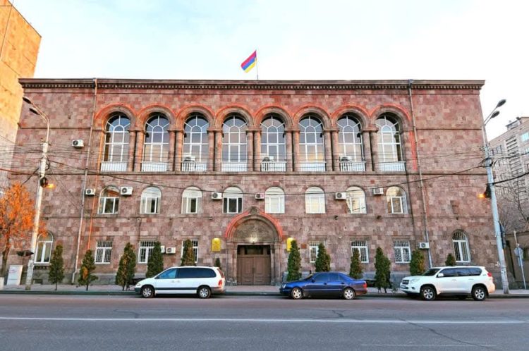Շենգավիթի թաղապետարանում հատուկ օպերացիայից հետո 2 պաշտոնյայի տեղափոխել են ԱԱԾ. ԶԼՄ