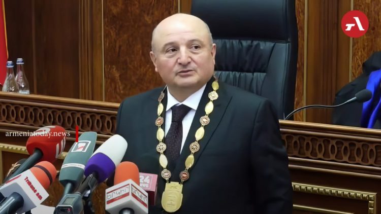 Вардан Гукасян принял присягу и вступил в должность главы Гюмри