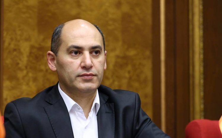 Мартун Григорян заявил о самоотводе и отказался от мандата в Совете старейшин Гюмри