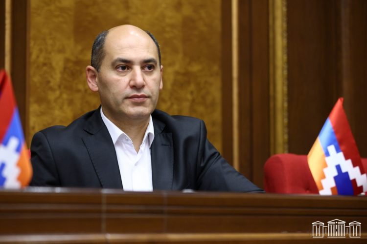 Кандидат в мэры Гюмри Мартун Григорян согласился поддержать набравшего наибольшее количество голосов оппозиционера