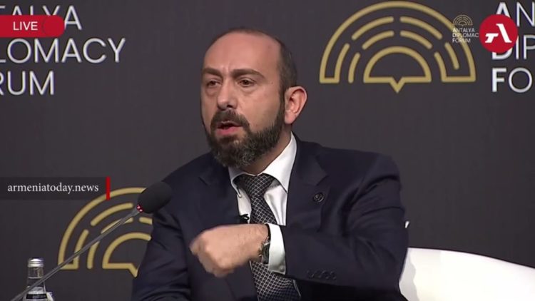Мирзоян прокомментировал условия Баку по договору и сообщил о пункте по неурегулированным вопросам