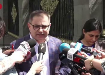 «Արթուն ենք» շարժումն ԱԺ պատգամավորներին Փաշինյանին իմփիչմենթ հայտարարելու գրություն փոխանցեց