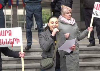 «Возвращение пленных должно быть условием мира»: арцахцы провели акцию у МИД и передали сообщение в Генпрокуратуру