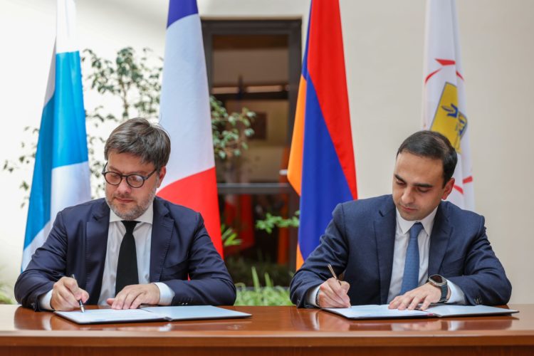 Երևանի և Մարսելի քաղաքապետերն ստորագրել են եղբայրական կապերի հաստատման մասին փոխադարձ հռչակագիր