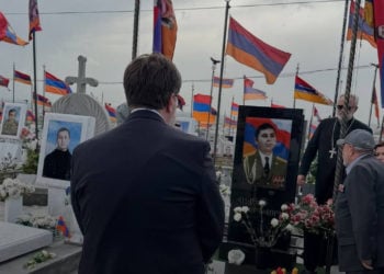 «Հարգանքի տուրք՝ ավերիչ պատերազմի զոհերի հիշատակին»․ Մարսելի քաղաքապետն այցելել է «Եռաբլուր»