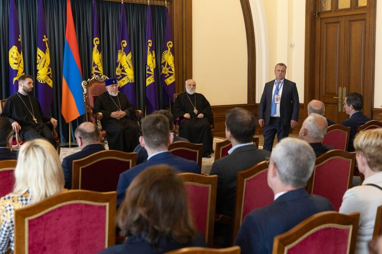Գարեգին Բ-ն EAJ համաժողովի մասնակիցների հետ հանդիպմանը կարևորել է արցախցիների իրավունքների պաշտպանությունը