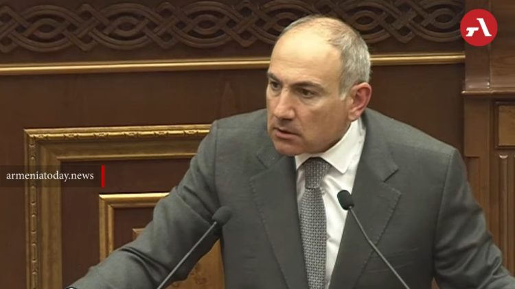 Ձեններդ կտրեք, ներվերս չուտեք․ Փաշինյանն ԱԺ-ում մի քանի անգամ շարժվեց դեպի ընդդիմադիրների կողմը