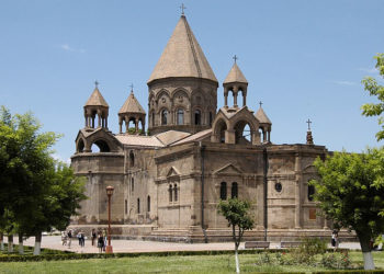 Եպիսկոպոսները, կաթողիկոսի գիտությամբ, չեն կարող «մեկ ամիս ապրել առանց կնոջ»․ Փաշինյան