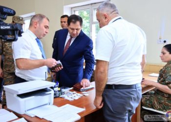Սուրեն Պապիկյանն այցելել է ՊՆ կենտրոնական հավաքակայան