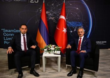 Խուդաթյանն Ուրալօղլուի հետ քննարկել է տարածաշրջանային կապուղիների զարգացման հնարավորությունները