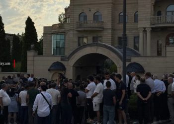 «Ուզում էին մասկի-շոու անել»․ Կարապետյանը մեկնաբանել է իր տան խուզարկությունը