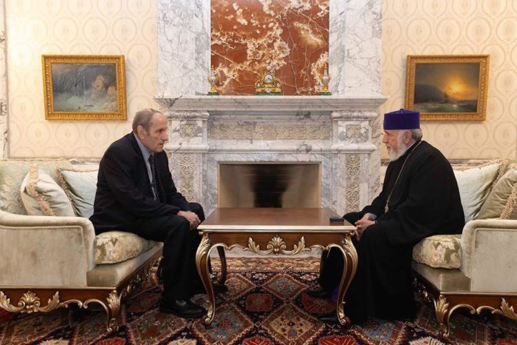 ԶԼՄ-ն հայտնել է, թե ի՞նչ են քննարկել ՀՀ առաջին նախագահն  ու Ամենայն Հայոց կաթողիկոսը