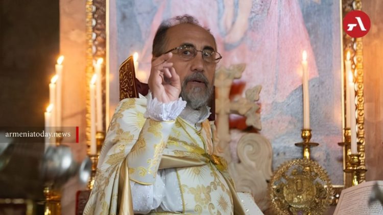 Суд арестовал архиепископа Микаела Аджапахяна на два месяца