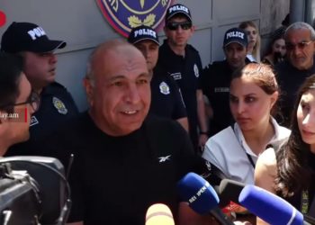 Ես լրիվ մաքուր եմ․ Չախալյանը պատմել է իր տան հետախուզության մասին՝ երեխաների ներկայությամբ