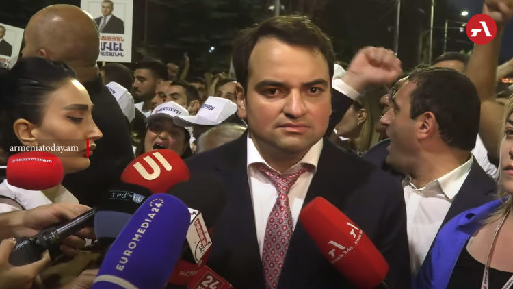 «Борьба по-нашему»: в Ереване прошло шествие в поддержку Самвела Карапетяна