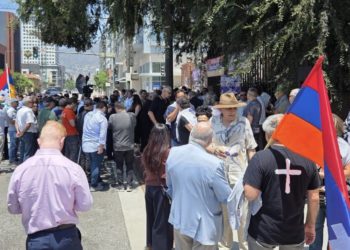 Գլենդելի հայերը հանրահավաք են անցկացրել՝ ի պաշտպանություն Հայ Առաքելական եկեղեցու և կառավարության կողմից բռնաճնշումների դեմ