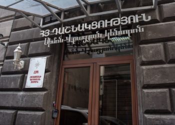 Адвокаты: оппозиционно настроенных граждан вызвали в полицию за полчаса до шествия в защиту Самвела Карапетяна