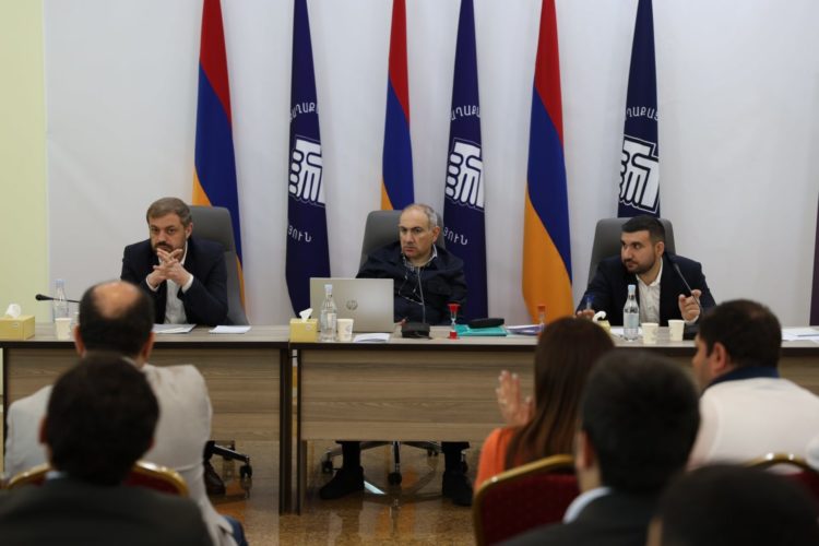 ՔՊ-ի դռնփակ նիստում քննարկվել է Սյունիքով ճանապարհ տալու հարցը. ԶԼՄ