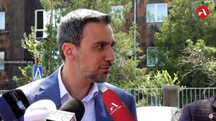 Адвокат провёл параллель между делом Акопяна и обвинениями в отношении Карапетяна и Аджапахяна