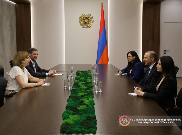 ՀՀ ԱԽ քարտուղարը և ԱՄՆ դեսպանն անդրադարձել են տարածաշրջանային հաղորդուղիների ապաշրջափակմանը