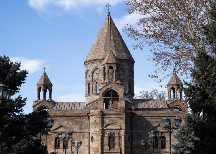 Մայր Աթոռը դատապարտում է Միքայել արքեպիսկոպոս Աջապահյանի առնչությամբ ՀՀ վերաքննիչ դատարանի որոշումը
