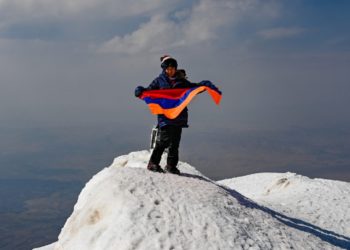 Ամենաերիտասարդ հայ լեռնագնացը. 9-ամյա տղան Արարատ լեռ է բարձրացել