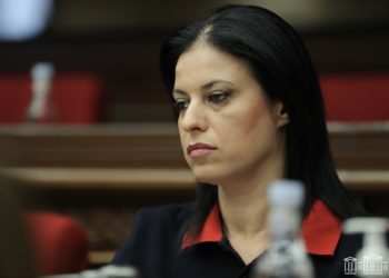 Оппозиционный депутат сложила мандат ради вступления в новую партию