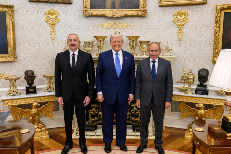 Трамп вновь заявил о «вечной дружбе» с Пашиняном и Алиевым после Вашингтонских договоренностей