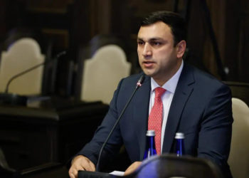 Էջմիածնի քաղաքապետարանի աշխատակիցներն ընտրություններին ընդառաջ այցելում են արցախցիներին․ ԶԼՄ
