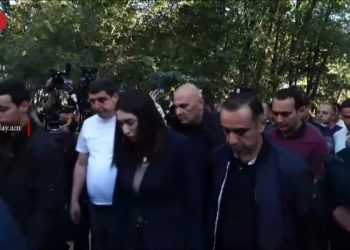 ՆԳ նախարարը բարձրաստիճան պաշտոնյաների հետ մասնակցել է Փարաքարի համայնքապետի հոգեհանգստին