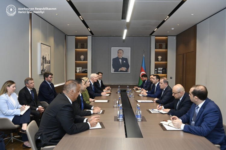 Ադրբեջանի ԱԳ նախարարն ԱՄՆ առևտրային առաքելության հետ քննարկել է Վաշինգտոնի համաձայնագրերը
