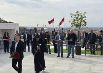 «Հավերժ փառք պատերազմում զոհվածներին». հասարակական և քաղաքական գործիչներն այցելել են «Եռաբլուր»
