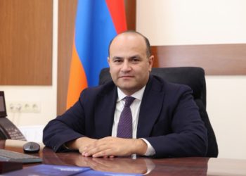 Ո՞վ էր ԱՄՆ-ում ՀՀ դեսպան Նարեկ Մկրտչյանի եղբոր մեքենայից փախուստի դիմած անձը, ի՞նչ կապ կա նրանց մեջ. ԶԼՄ