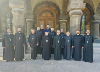 Կաթողիկոսն իր օրհնությունն է հայտնել իրավապահների կողմից բերման ենթարկված քահանաներին