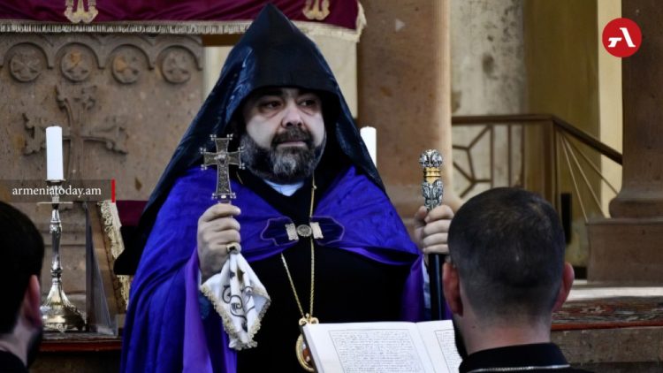 Արագածոտնի թեմի առաջնորդ, եպիսկոպոս Պռոշյանին ձերբակալել են․ փաստաբան