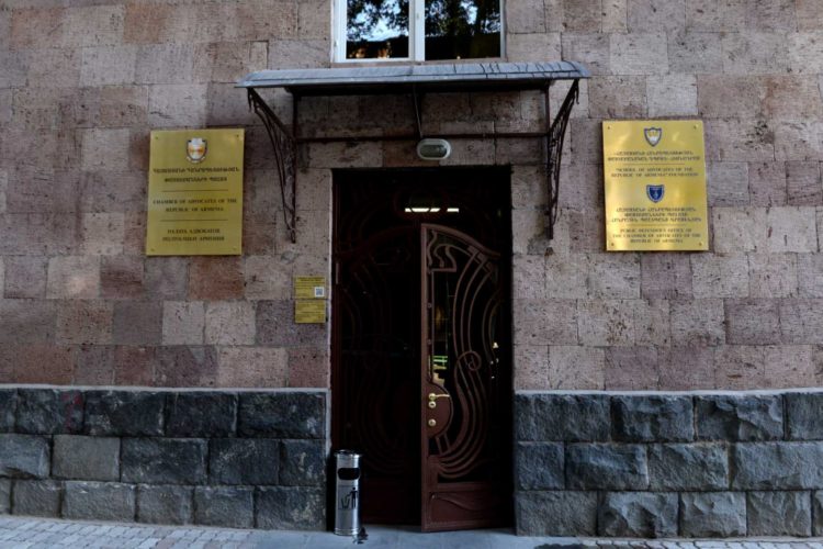 Փաստաբանների պալատը դատապարտել է հոգևորականների՝ իրավաբանական օգնություն ստանալու իրավունքի իրացմանը խոչընդոտող դեպքերը
