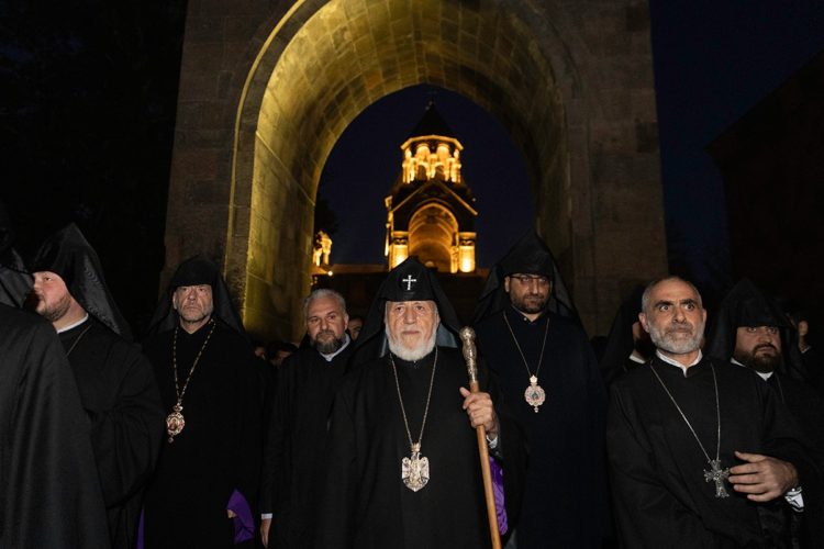 Гарегин II заявил о непоколебимости Церкви и благословил участников паломничества движения «По-нашему»