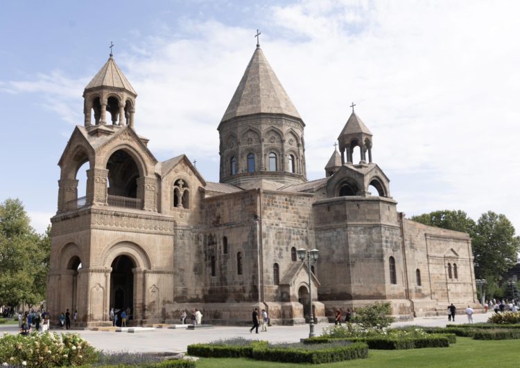 Մայր Աթոռից արձագանքել են հոգևորականներին վերագրվող ձայնագրություններին