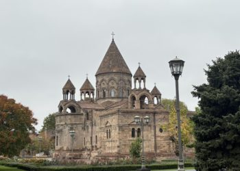 Սուրբ Էջմիածինը մեկնաբանել է Արագածոտնի թեմում կատարված խուզարկություններն ու ձերբակալությունները